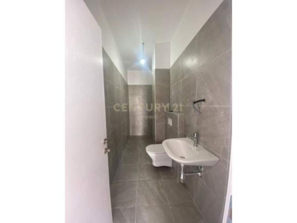 Tirane, jap me qera apartament 3+1+BLK Kati 8, 412 m² 600 Euro