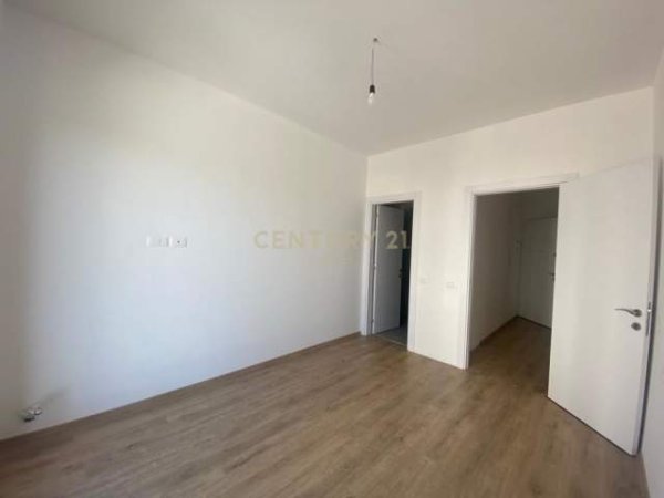 Tirane, jap me qera apartament 3+1+BLK Kati 8, 412 m² 600 Euro