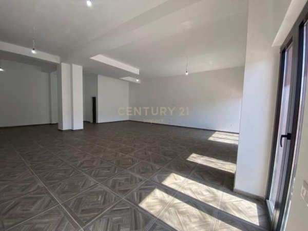 Tirane, jap me qera ambjent biznesi Kati 1, 147 m² 1.000 Euro