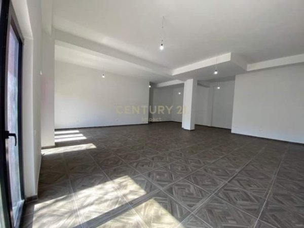 Tirane, jap me qera ambjent biznesi Kati 1, 147 m² 1.000 Euro