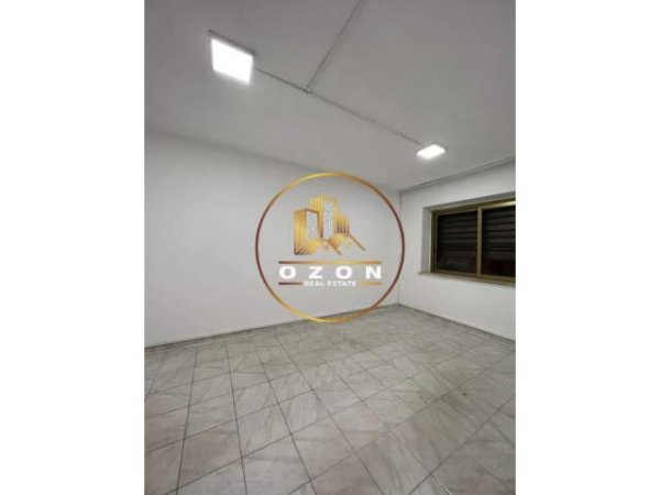 Tirane, jepet me qera ambjent biznesi Kati 1, 73 m² 30.000 Leke (MYSLYM SHYRI)