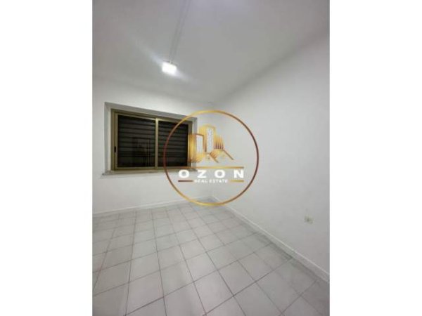 Tirane, jepet me qera ambjent biznesi Kati 1, 73 m² 30.000 Leke (MYSLYM SHYRI)