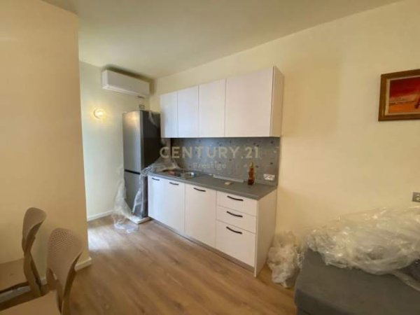 Tirane, jepet me qera apartament 2+1 Kati 5, 90 m² 480 Euro (Prane Ambasades Amerikane)