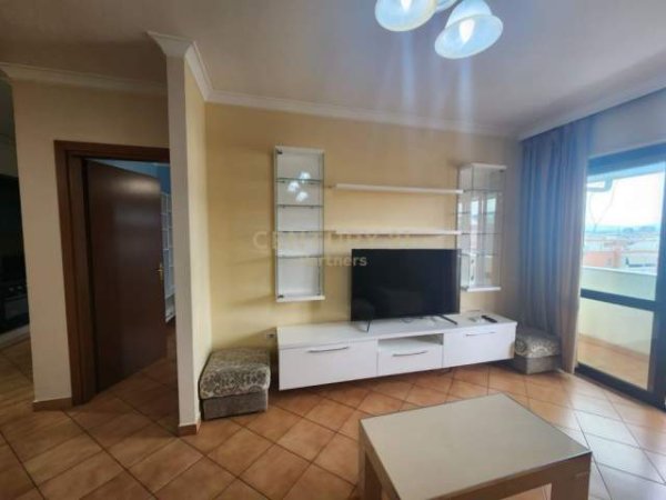 Tirane, jepet me qera apartament 2+1+BLK Kati 10, 450 Euro (rruga e kavajes)