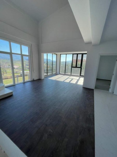 Tirane, jepet me qera Vile 3 Katshe Kati 1, 278 m² 2.000 Euro (Lunder)