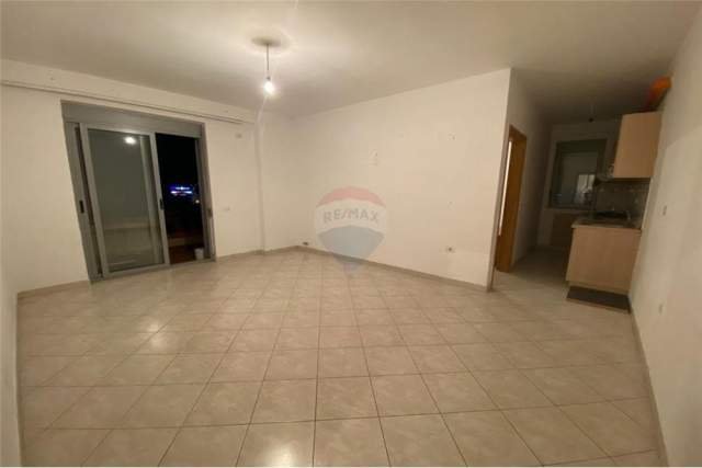 Tirane, shitet apartament 1+1 Kati 6, 60 m² 65.000 Euro (Kthesa e Kamzes)