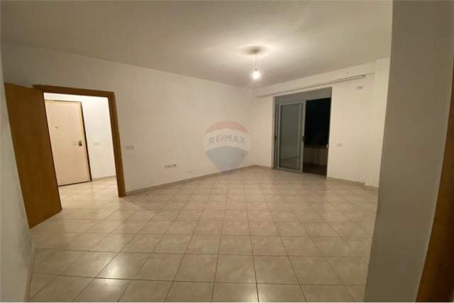 Tirane, shitet apartament 1+1 Kati 6, 60 m² 65.000 Euro (Kthesa e Kamzes)