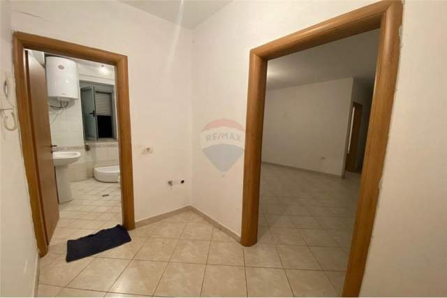 Tirane, shitet apartament 1+1 Kati 6, 60 m² 65.000 Euro (Kthesa e Kamzes)