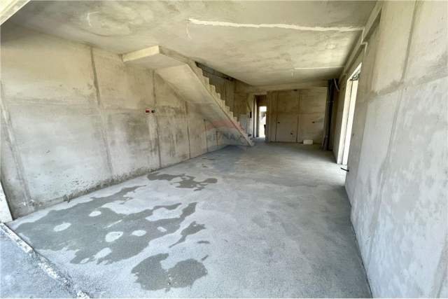 Gjiri Lalezit, shitet apartament 4+1 Kati 0, 303 m² 395.000 Euro (Hamallaj, Gjiri i Lalezit)