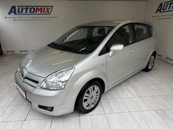 Tirane, shes makine Toyota corolla verso Viti 2006, 4.800 Euro