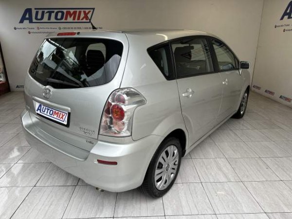 Tirane, shes makine Toyota corolla verso Viti 2006, 4.800 Euro