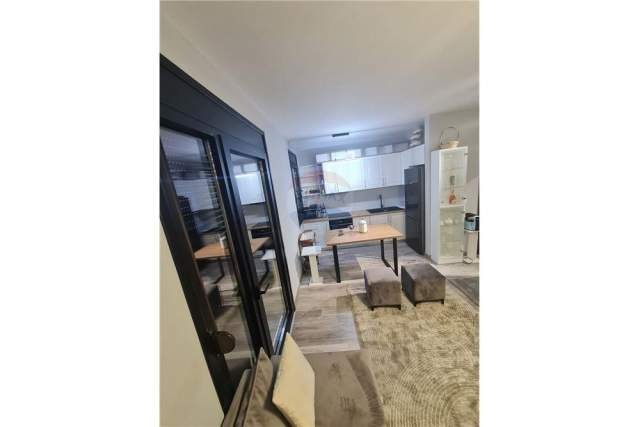 Tirane, jepet me qera apartament 1+1+BLK Kati 2, 110 m² 350 Euro (Spitali Amerikan 3)
