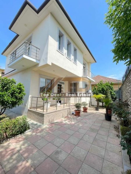 Shkoder, jepet me qera Vile 3+1+BLK Kati 2, 100 m² 600 Euro (Prane Stadiumit Loro Boriçi Shkoder)