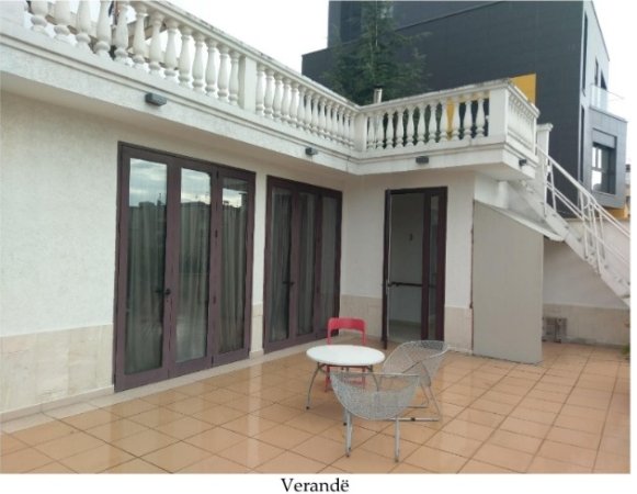 Tirane, jap me qera Vile 930 m² 2.700 Euro (21 Dhjetori)
