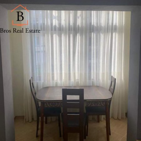 Tirane, jepet me qera apartament 1+1+BLK Kati 3, 55 m² 400 Euro (Prane Brrylit, Blv.Zhan D’Ark)