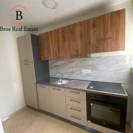 Tirane, jepet me qera apartament 1+1+BLK Kati 3, 55 m² 400 Euro (Prane Brrylit, Blv.Zhan D’Ark)