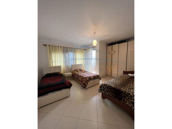 Tirane, jepet me qera apartament 2+1 Kati 7, 140 m² 370 Euro