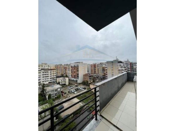 Tirane, jepet me qera apartament 2+1 Kati 7, 140 m² 370 Euro