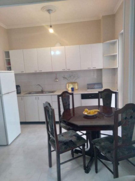 Tirane, jepet me qera apartament 2+1+A+BLK Kati 4, 100 m² 400 Euro (Komuna e parisit,Stadiumi Dinamo)