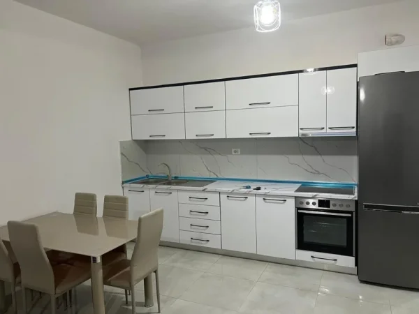 Tirane, jepet me qera apartament 1+1 Kati 1, 75 m² 500 € (SELITE)