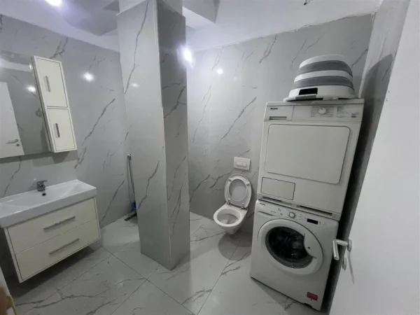 Tirane, jepet me qera apartament 1+1 Kati 1, 75 m² 500 € (SELITE)