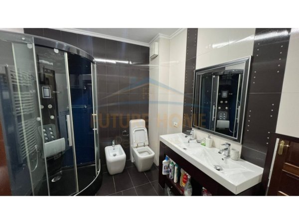 Tirane, shitet apartament 3+1+Ballkon Kati 2, 172 m² 320.000 € (Rruga Siri Kodra)