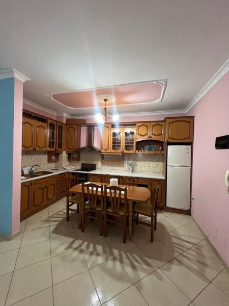 Tirane, jepet me qera apartament 2+1+Ballkon Kati 3, 94 m² 450 € (Perballe Casa Italia 2+1 Per Qera I mobiluar)