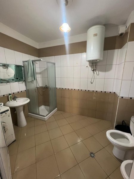 Tirane, jepet me qera apartament 2+1+Ballkon Kati 3, 94 m² 450 € (Perballe Casa Italia 2+1 Per Qera I mobiluar)