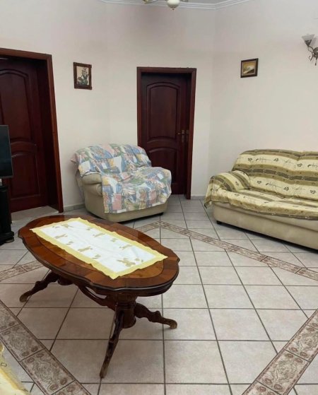 Tirane, jepet me qera 3+1 Kati 3, 150 m² 400 € (Astir)