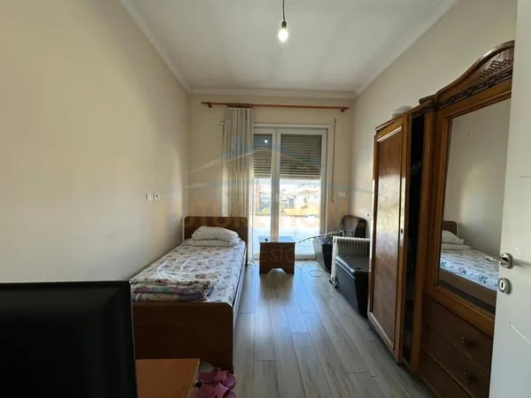 Tirane, shitet apartament 3+1+Ballkon Kati 4, 178 m² 250.000 € (Laprake)