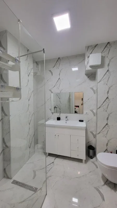 Tirane, jepet me qera apartament 2+1 Kati 2, 75 m² 550 € (kopshti zoologjik)