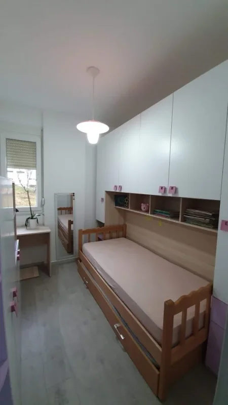 Tirane, jepet me qera apartament 2+1 Kati 2, 75 m² 550 € (kopshti zoologjik)