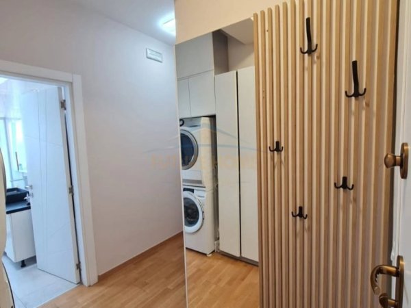 Tirane, shitet apartament 1+1+Ballkon Kati 5, 90 m² 