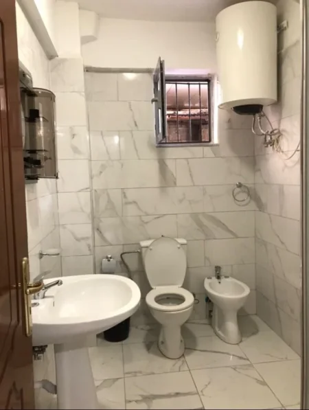 Ne Laprake, jap 1+1 te Mobiluar,  (Kupola Laprake) vetem per familjare ose cift