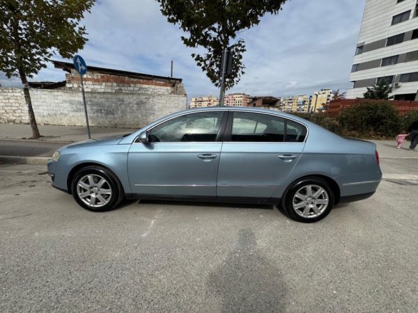 Tirane, shes makine VW passat 2005 Manual Nafte, blu e hapur manuale Klima 320.000 km 3.900 €