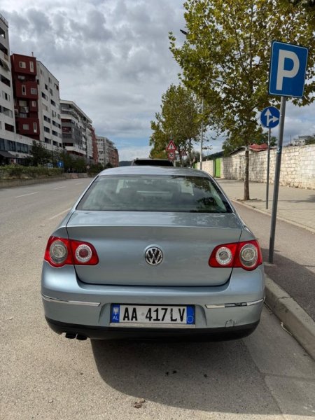 Tirane, shes makine VW passat 2005 Manual Nafte, blu e hapur manuale Klima 320.000 km 3.900 €