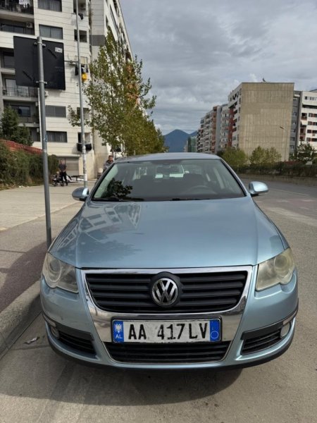 Tirane, shes makine VW passat 2005 Manual Nafte, blu e hapur manuale Klima 320.000 km 3.900 €