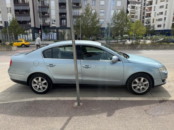 Tirane, shes makine VW passat 2005 Manual Nafte, blu e hapur manuale Klima 320.000 km 3.900 €
