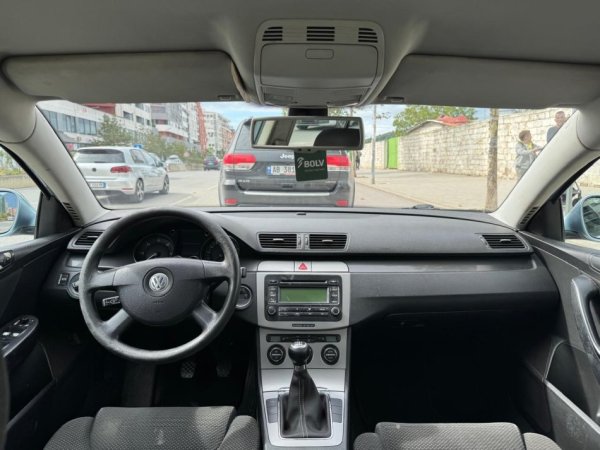 Tirane, shes makine VW passat 2005 Manual Nafte, blu e hapur manuale Klima 320.000 km 3.900 €