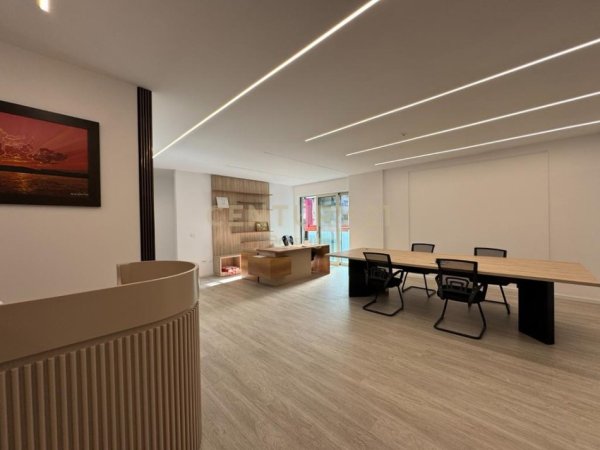 Tirane, shitet ambjent biznesi , 145 m² 550.000 € 