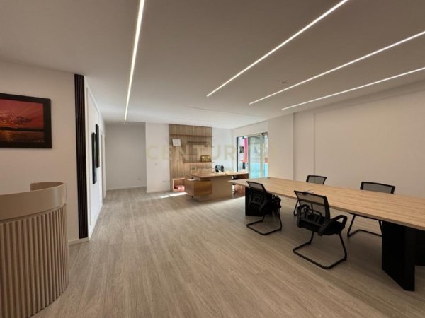 Tirane, shitet ambjent biznesi , 145 m² 550.000 € 
