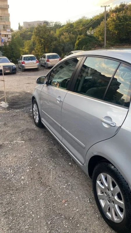 Tirane, shitet makine Golf Plus Nafte, gri e erret manuale Kondicioner 168.000 km 4.500 €