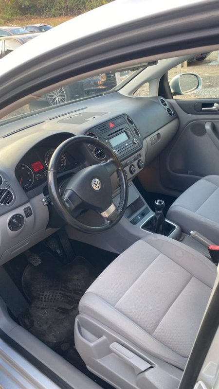 Tirane, shitet makine Golf Plus Nafte, gri e erret manuale Kondicioner 168.000 km 4.500 €