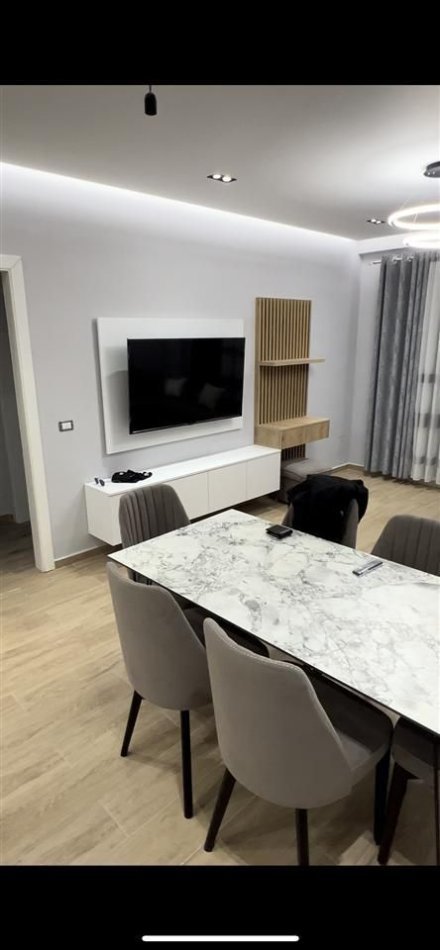 Tirane, jepet me qera apartament 2+1 Kati 9, 92 m² 600 € (FUSHA E AVIACIONIT)