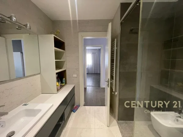 Tirane, jepet me qera apartament 2+1 Kati 4, 80 m² 600 € 