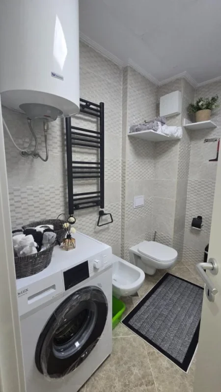 Tirane, jap me qera apartament 2+1+Ballkon Kati 1, 95 m² 800 € (Rruga Artan Lenja, Rezidenca Alba)