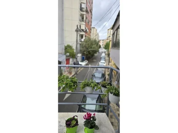 Tirane, jepet me qera apartament 1+1 Kati 2, 35 m² 500 € (Rruga e Dibres)