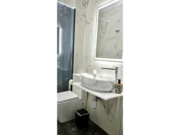 Tirane, jepet me qera apartament 1+1 Kati 2, 35 m² 500 € (Rruga e Dibres)