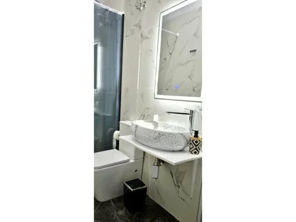 Tirane, jepet me qera apartament 1+1 Kati 2, 35 m² 500 € (Rruga e Dibres)
