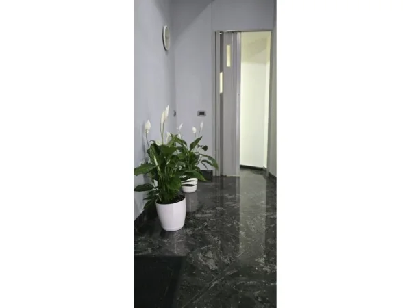 Tirane, jepet me qera apartament 1+1 Kati 2, 35 m² 500 € (Rruga e Dibres)